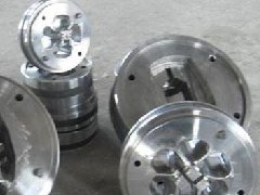 铝挤压模具价格及铝合金产品缺陷消除方法